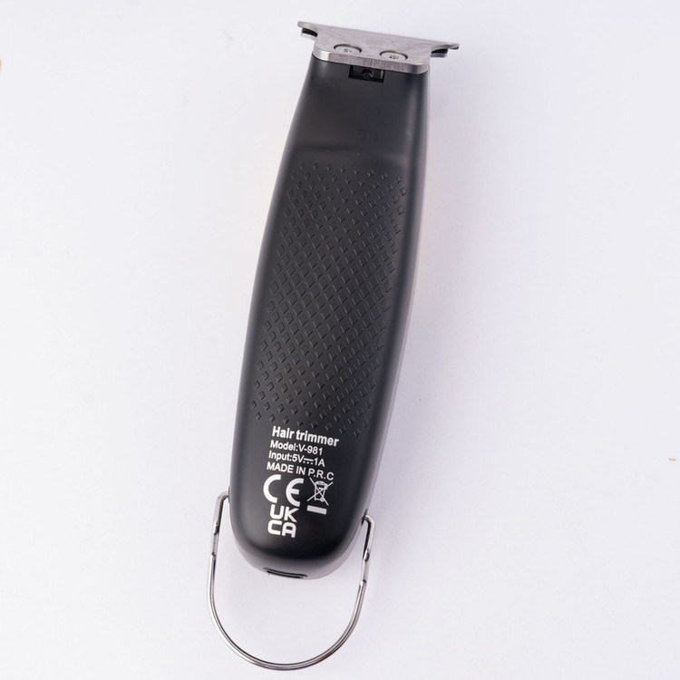 ماشین اصلاح موی صورت وی جی ار مدل V-981 با تیغه استیل ضد زنگ، عملکرد توربو، طراحی ارگونومیک، شارژ سریع 90 دقیقه و استفاده 150 دقیقه، دارای نمایشگر LED و 3 شانه اصلاح 1، 2 و 3 میلیمتری